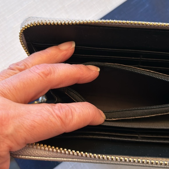 RJAY woman silver wallet zipper closure with card slots - Picture 6 of 13